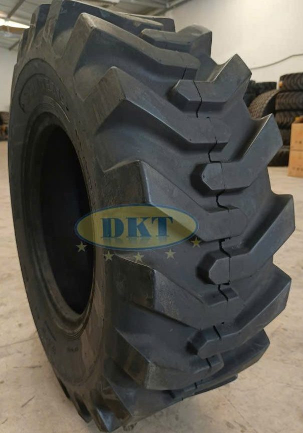 Lốp 12.5-16 Solideal bền cho xe xúc và xe nâng