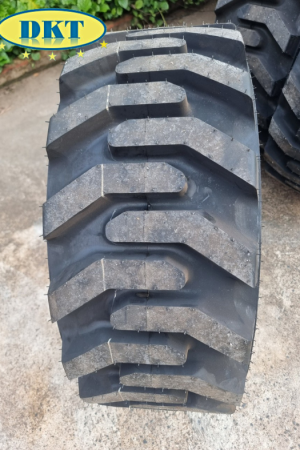 Lốp 12-16.5 MRF Ấn Độ cho xúc đào xe cuốc