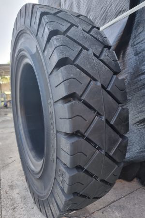 Lốp 12.00-24 đặc Sri Lanka cho xe nâng