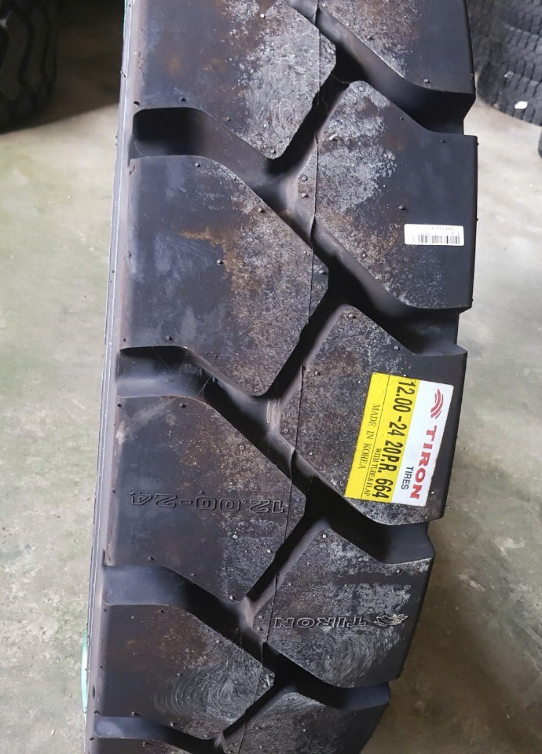 Lốp 12.00-24 TIRON cho xe nâng xe cẩu công trình