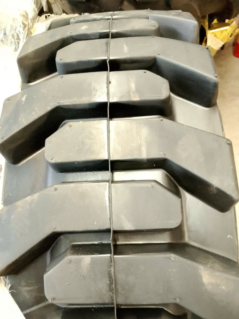 Gai lốp đặc 16/70-20